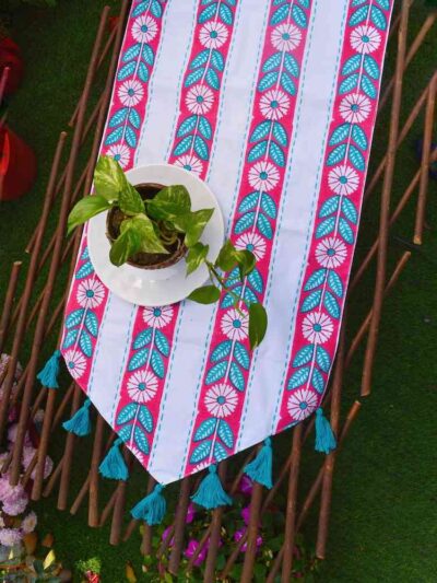 Flower line Table Runner