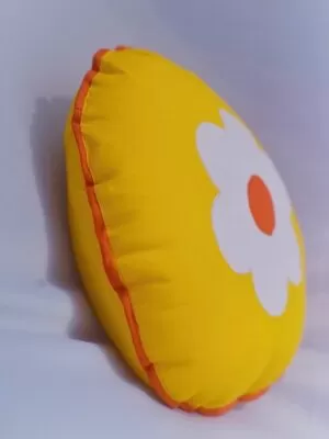 round flower patch cushion 1