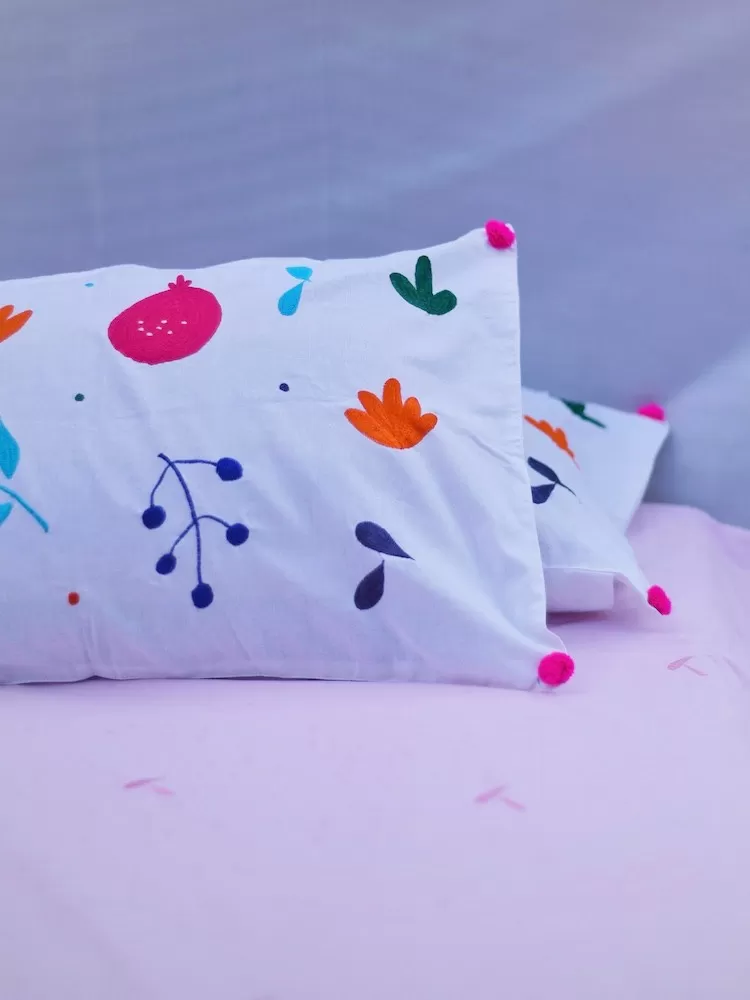 Self Embroidered Bedsheet - Image 5